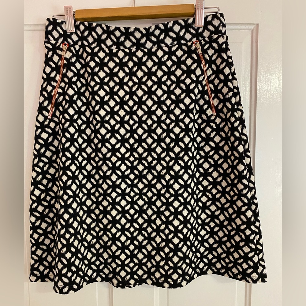 A-line pencil -style knee-length skirt by Le Lis with pink zippers (Stitch Fix)